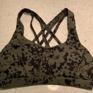 NWOT Lululemon free to be bra size 6. Camo/floral